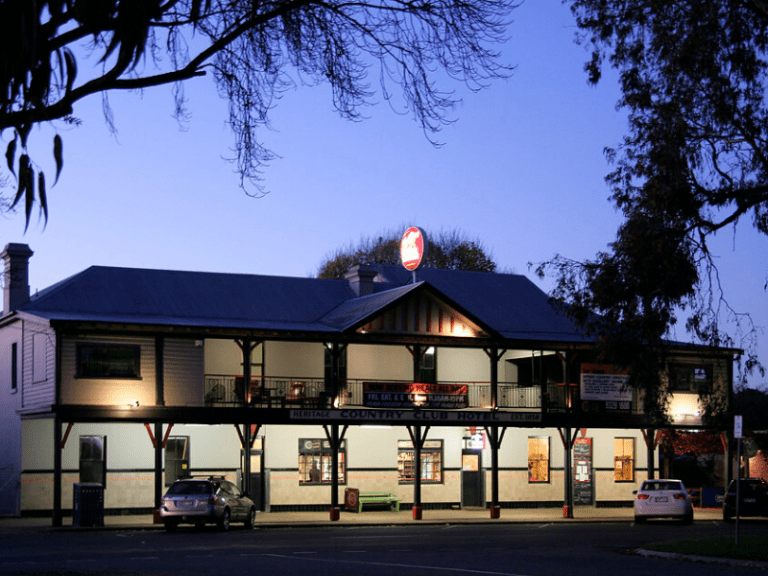 Country Club Hotel Yea 768x576