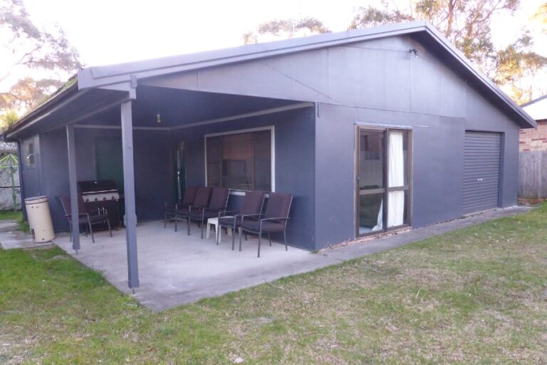 budget by the beach dog friendly accommodation 9 96 768x512