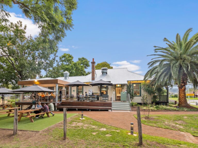 Laughin Boy Cafe 1 768x576