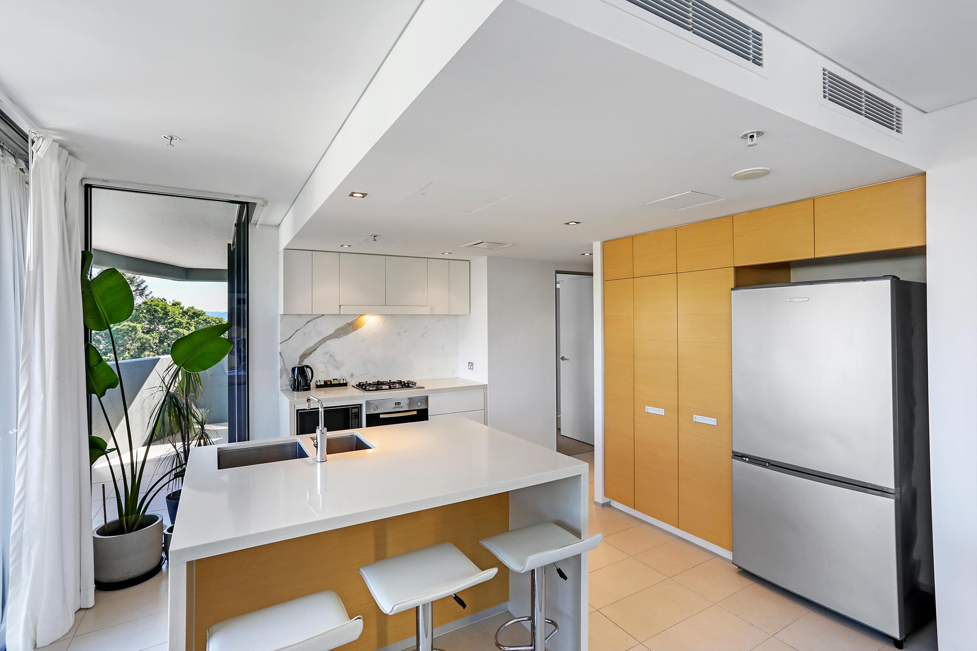 Burleigh Heads Accommodation 1BR Media 3