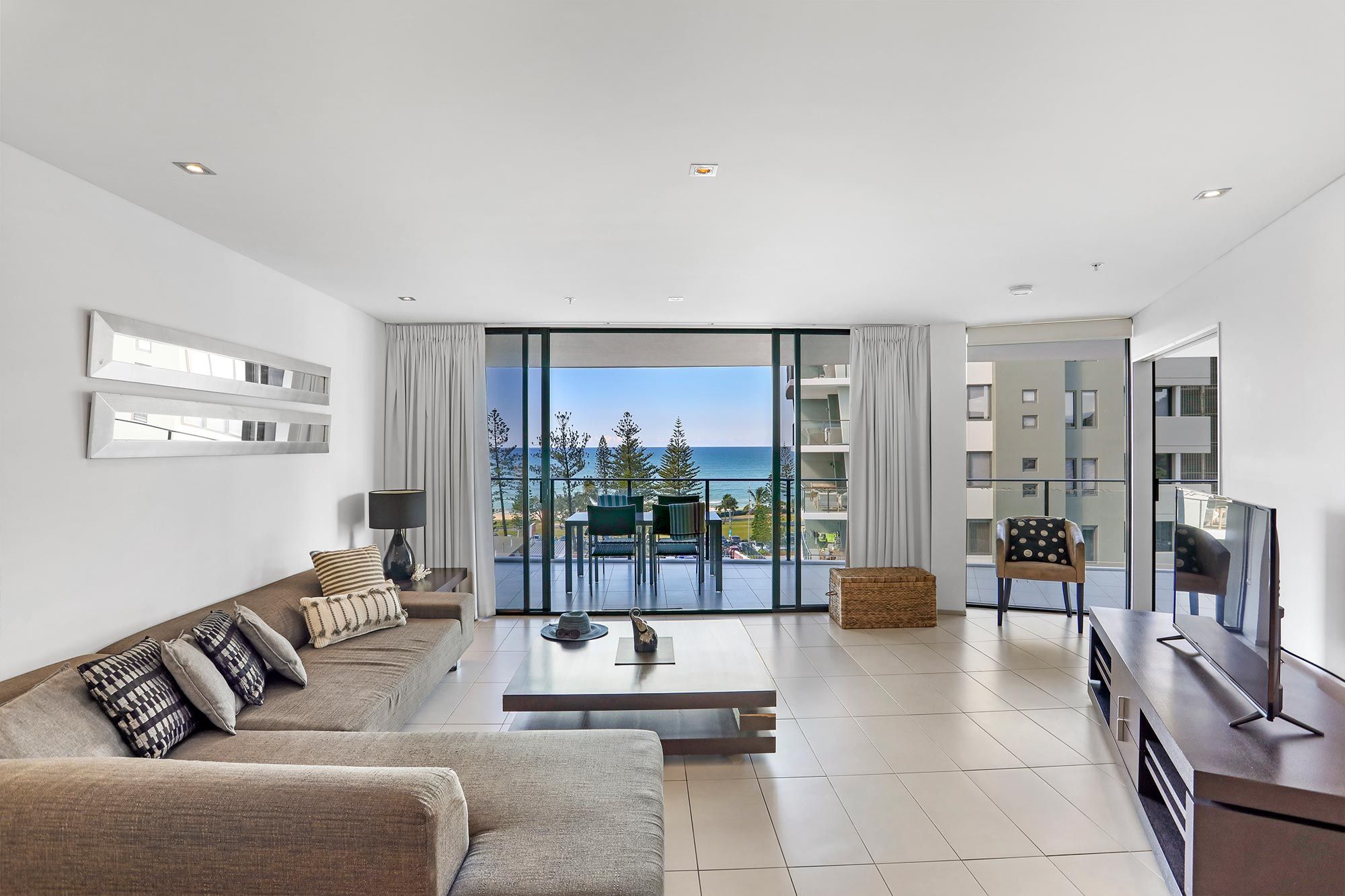 Burleigh Heads Accommodation 1BR Ocean View 1