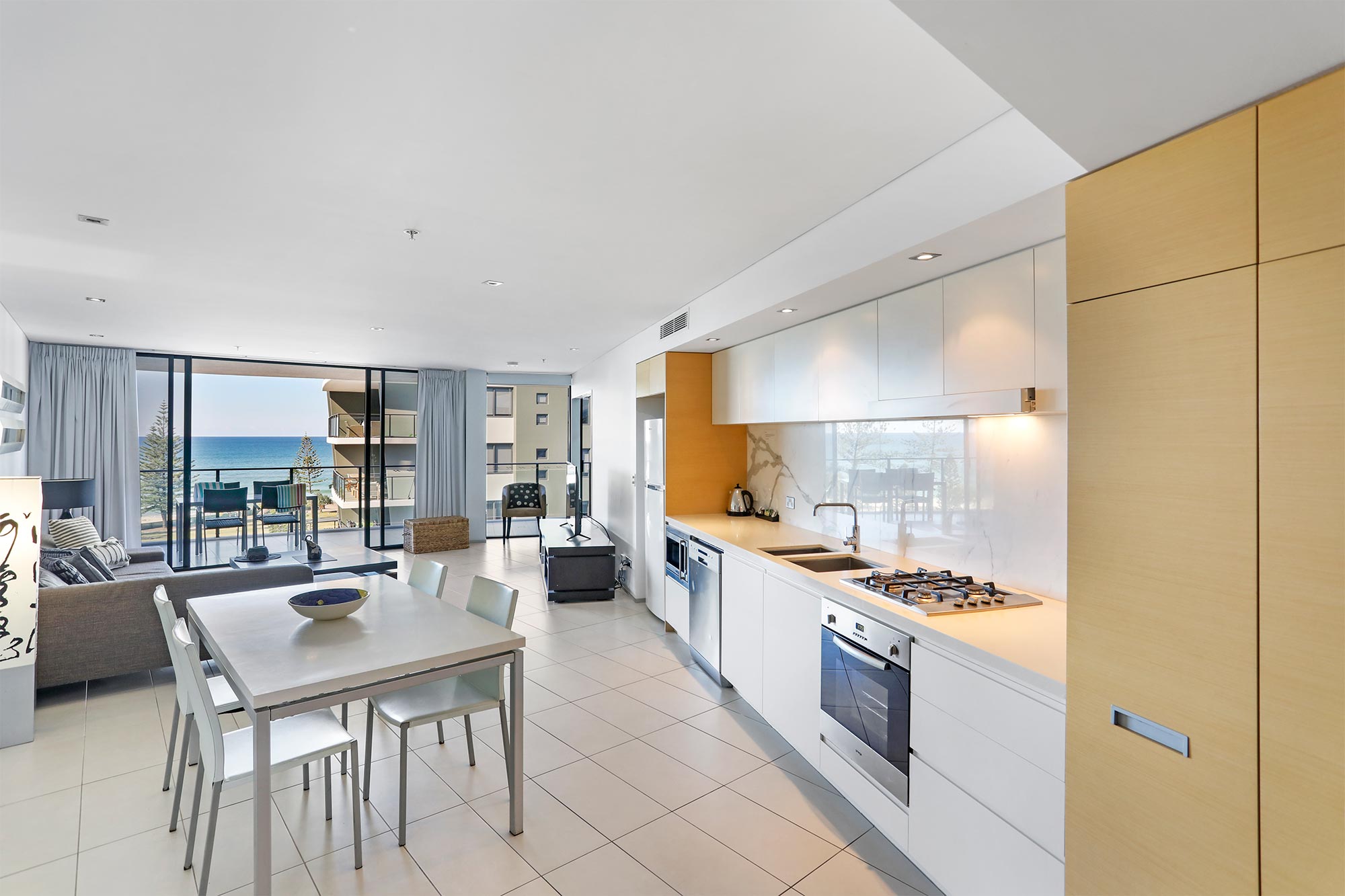 Burleigh Heads Accommodation 1BR Ocean View 2