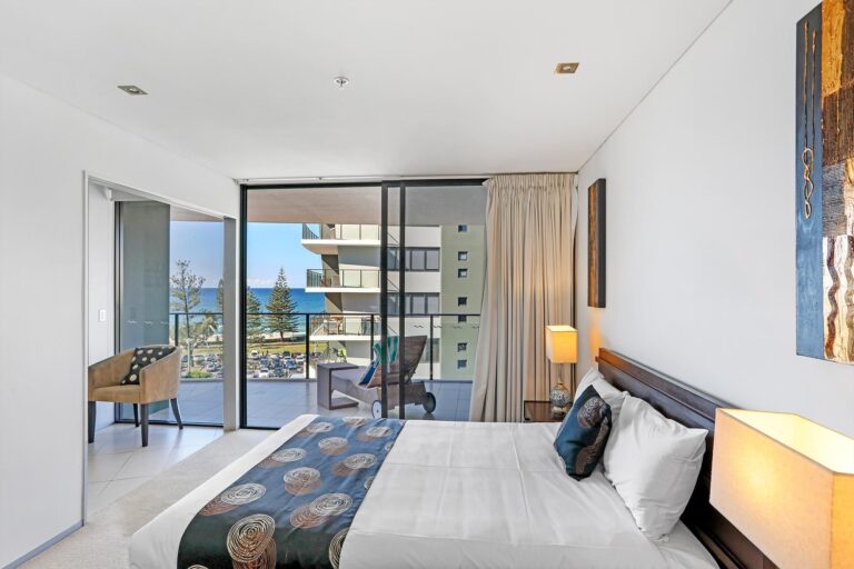 Burleigh Heads Accommodation 1BR Ocean View 3 768x512