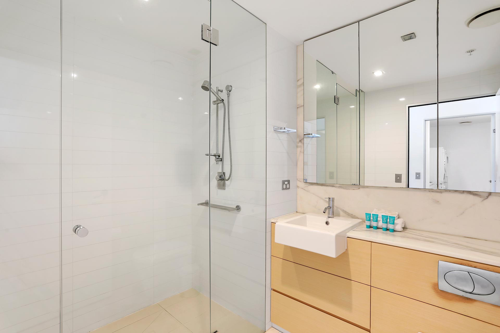 Burleigh Heads Accommodation 2BR Partial Ocean View 5