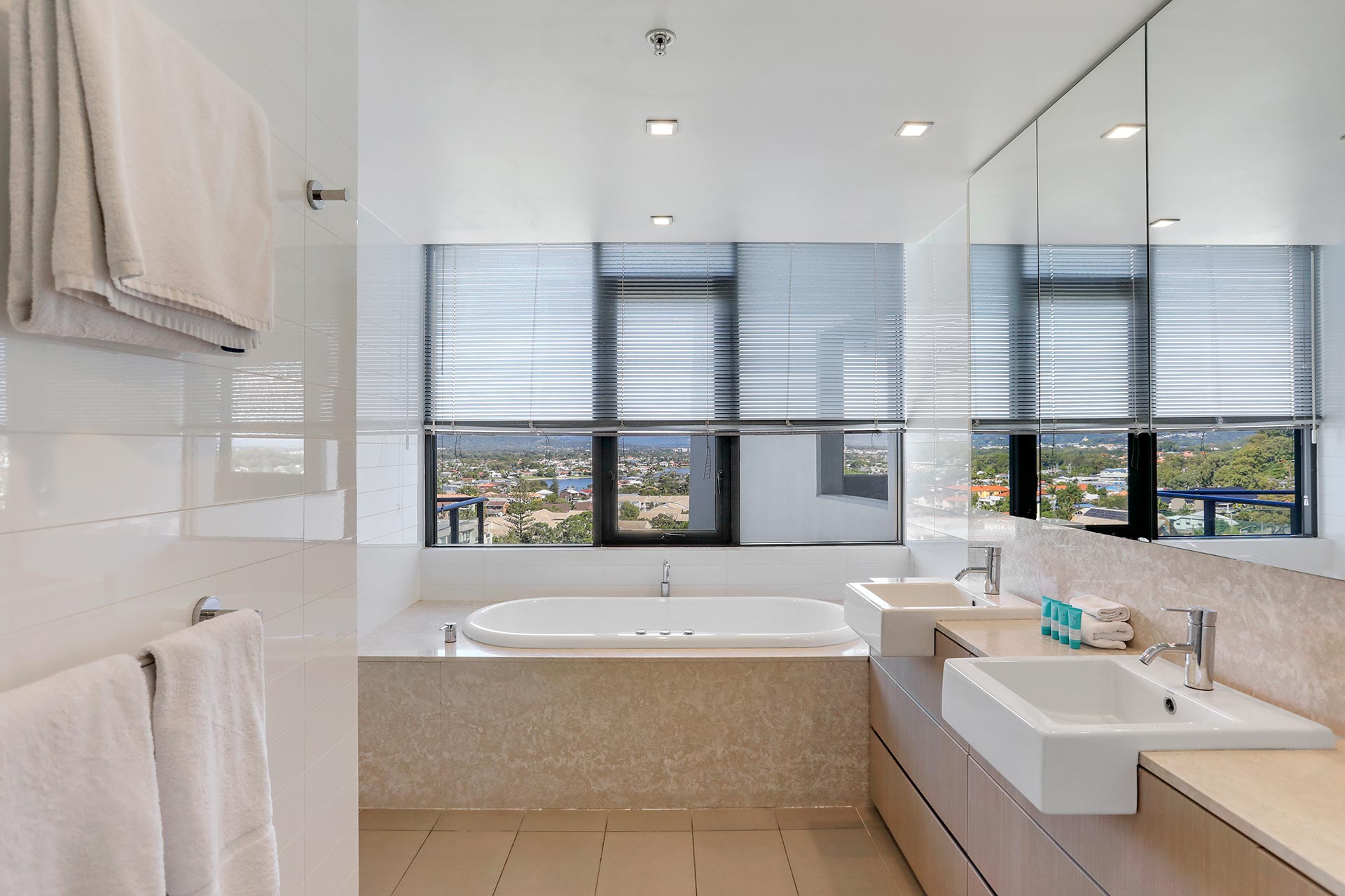 Burleigh Heads Accommodation 2BR Partial Ocean View 7