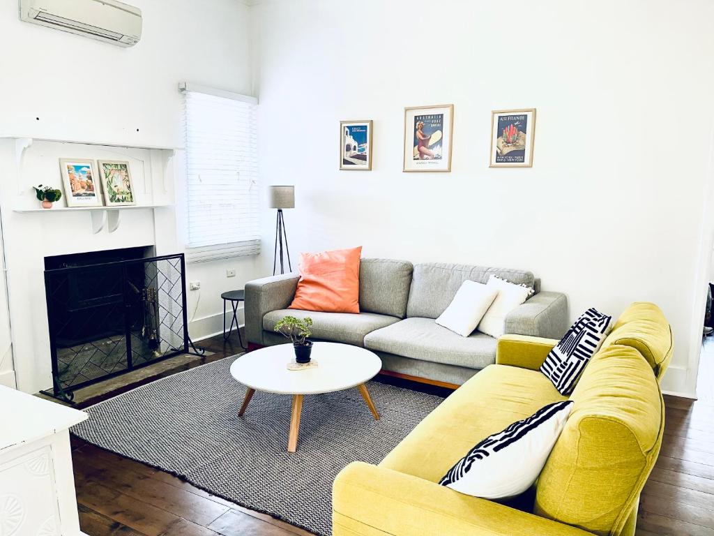 Cottage On A Large Sunny Block 2