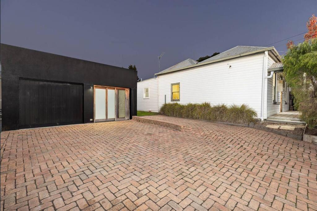 Cottage On A Large Sunny Block 23