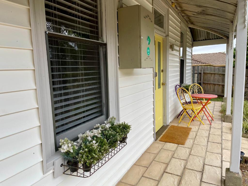 Cottage On A Large Sunny Block 27