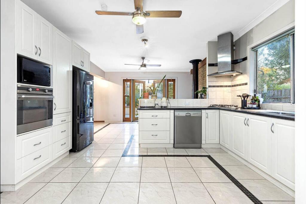 Cottage On A Large Sunny Block 4