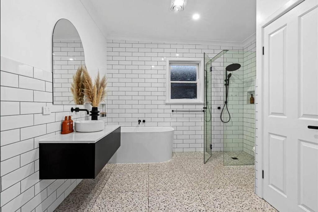 Cottage On A Large Sunny Block 6