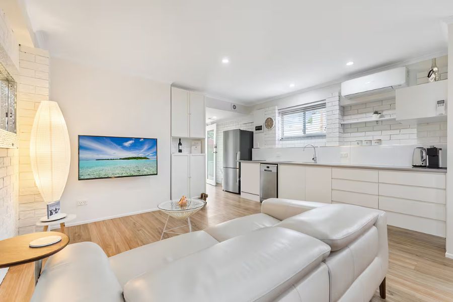 Pawfect Coastal Escape NEW 100