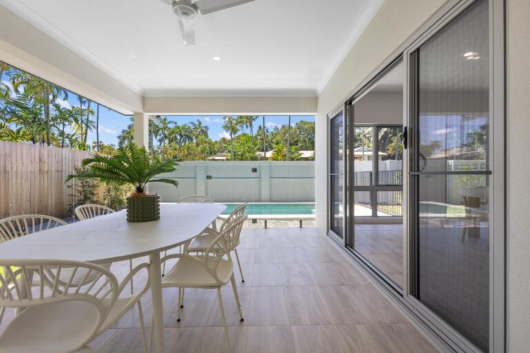 Villa 1 St Crispin 1 768x512