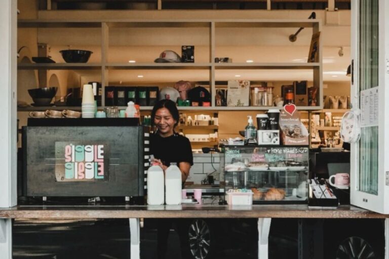 Giggle Giggle 1 768x512