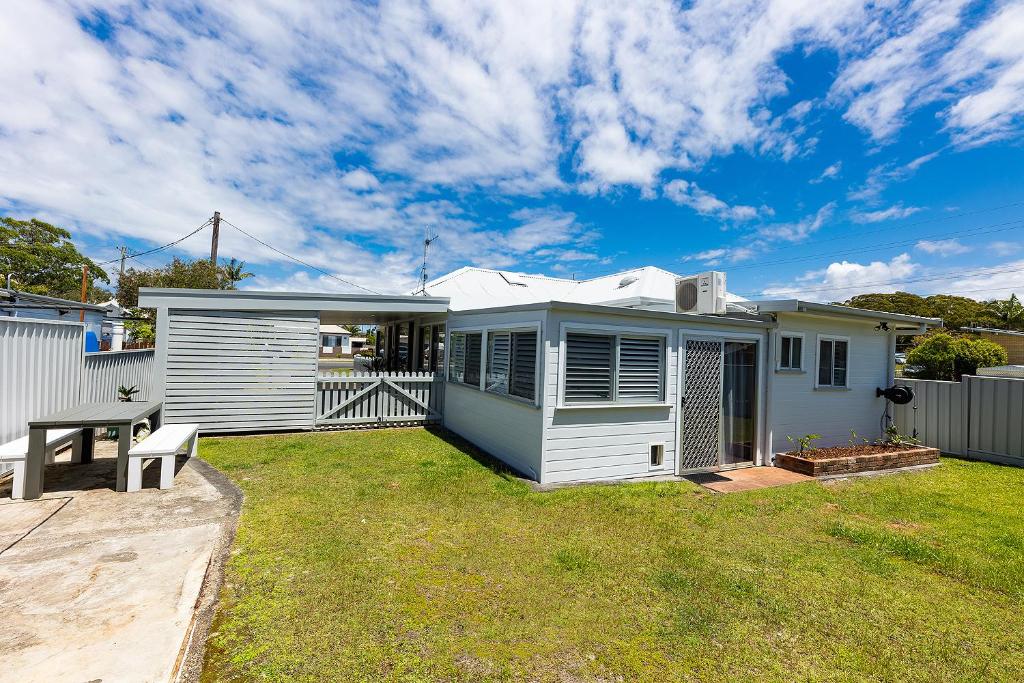Tuncurry Cottage 11